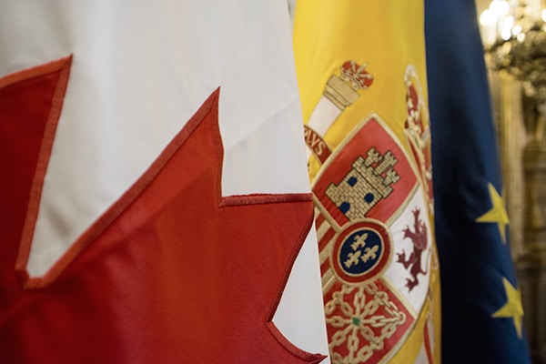 Detalle de las banderas de Canadá, España y la Unión Europea. Foto: Casa de América (CC BY-NC-ND 2.0)