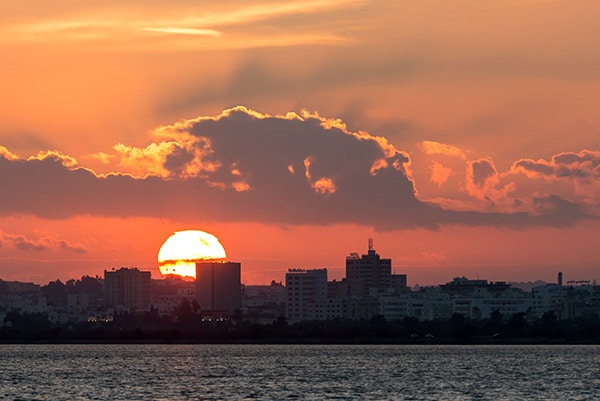 Puesta de sol en Túnez capital. Foto: Mashhour Halawani (CC BY-SA 2.0)