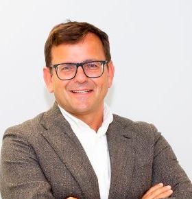 Mario Kölling. Profesor en el Departamento de Ciencia Política de UNED, e investigador en la Fundación Manuel Giménez Abad.