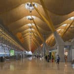 Terminal 4 del aeropuerto de Madrid-Barajas, España. Foto: Diego Delso (Wikimedia Commons / CC BY-SA 3.0)