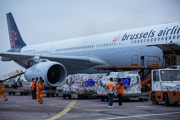 Essential supplies to help the Democratic Republic of the Congo to tackle the coronavirus pandemic next to the plane part of the EU Humanitarian Air Bridge. Photo: Trésor Malete – EC Audiovisual Service / © European Union, 2020