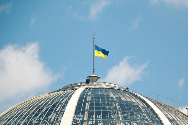 Bandera de Ucrania en el Verkhovna Rada (Parlamento). Foto: Juanedc (CC BY 2.0)