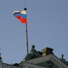 Bandera de Rusia en San Petesburgo. Foto: GuyDeckerStudio (Dominio público)