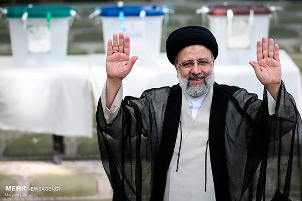 Presidential candidate Seyyed Ibrahim Ra'isi cast his ballot in the presidential election on Friday morning at the Ershad Mosque.