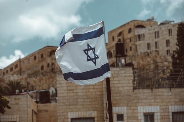 Israel’s trilemma. Israeli flag in Jerusalem. Photo: Taylor Brandon (@house_42)