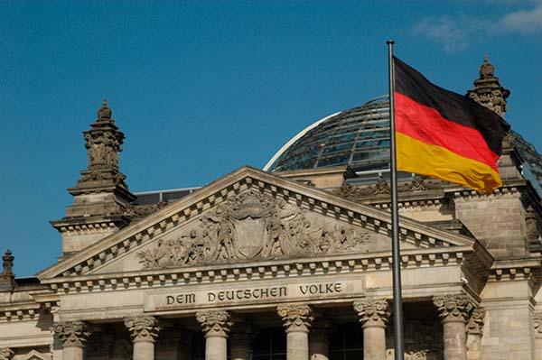 German elections: more continuity than change. German flag and the federal parliament in the background, Berlin. Photo: Herman (CC BY-SA 2.0)