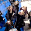 Un grupo de personas graba con sus teléfonos móviles dentro del Parlamento Europeo. Foto Parlamento Europeo (CC BY-NC-ND 2.0)