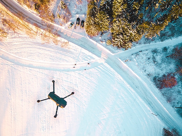 Dron. Foto: Erik Odiin on Unsplash