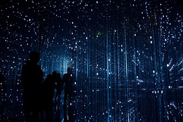 Bayfront Avenue, ArtScience Museum, Singapur. Foto: Robynne Hu (@robynnexy)