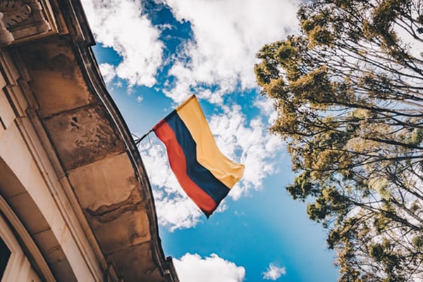Bandera en el centro de Bogotá (Colombia). Foto: Flavia Carpio (@flacaral)