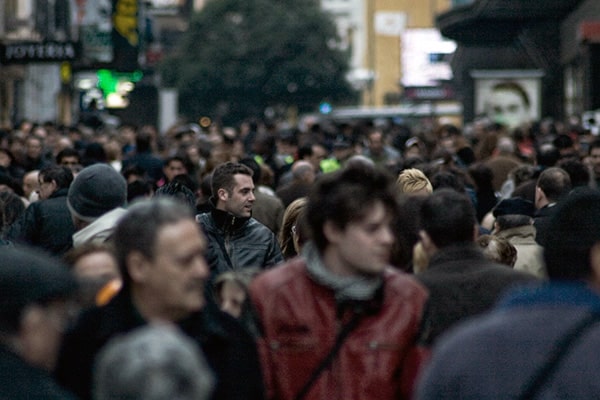 Multitud en el centro de Madrid. Foto: Manolo Gómez (CC BY 2.0)