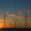 Torres de energía al atardecer