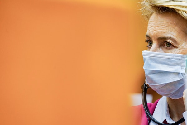 Ursula von der Leyen durante la sesión extraordinaria del Parlamento Europeo sobre el fondo de recuperación. Foto: Daina Le Lardic / ©European Union 2020 - Source: EP