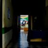 Pasillo de una escuela en Trinidad, Cuba. Foto: Wladislaw Peljuchno (@metawlad)