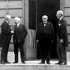 Consejo de los Cuatro durante la Conferencia de Paz de París de 1919. De izda. a dcha.: David Lloyd George (primer ministro de Gran Bretaña), Vittorio Orlando (primer ministro de Italia), Georges Clemenceau (primer ministro de Francia) y Woodrow Wilson (presidente de EEUU). Foto: Edward N. Jackson (US Army Signal Corps) (Wikimedia Commons / Dominio público).