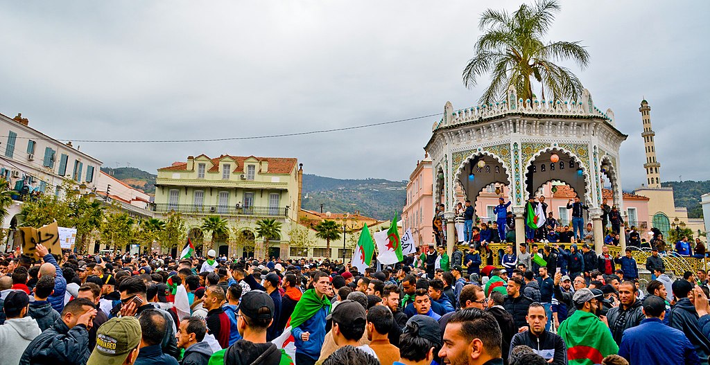 Movilización ciudadana contra la presentación de la candidatura de Abdelaziz Buteflika para un quinto mandato en Argelia. Foto: Fethi Hamlati (Wikimedia Commons / CC BY-SA 4.0).