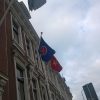 Banderas de ASEAN y Vietnam en la embajada vietnamita en La Haya (Países Bajos). Foto: Gijs Bolmeijer (Wikimedia Commons / CC BY-SA 4.0). Blog Elcano