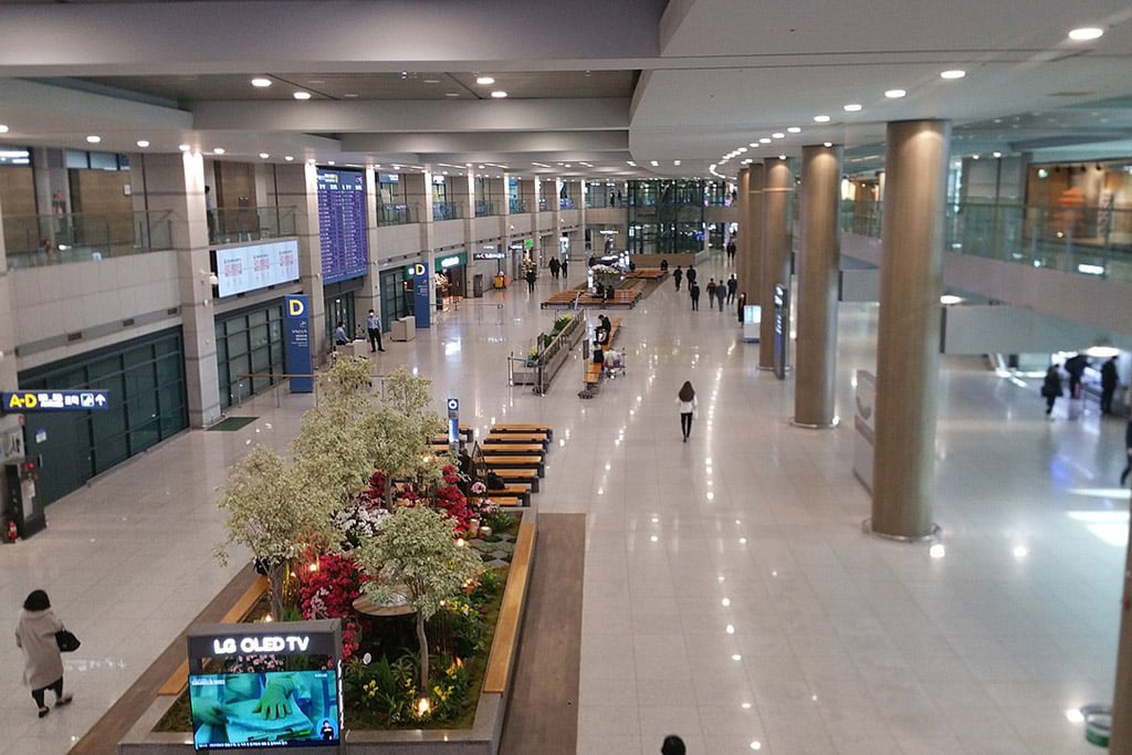 Sala de llegadas del Aeropuerto Internacional de Incheon (Corea del Sur) durante la crisis del coronavirus (6/3/2020). Foto: Bonnielou2013 (Wikimedia Commons / CC BY-SA 4.0). Blog Elcano