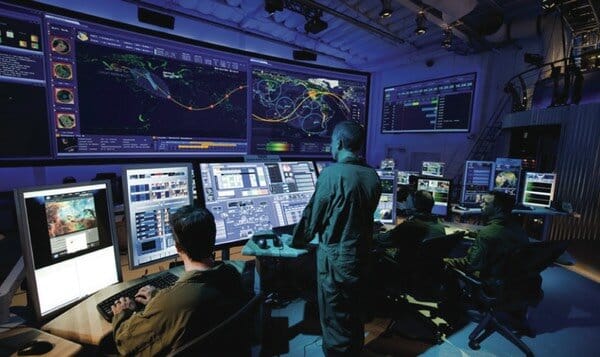 El Joint Interagency Combined Space Operations Center (JICSpOC) en la base de la Fuerza Aérea Schriever en Colorado. Foto: Air Force / US Department of Defense