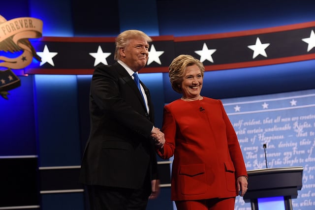 Hillary Clinton y Donald Trump en el primer debate presidencial de las Elecciones EEUU 2016. Foto: Barbara Kinney para Hillary for America / Flickr (CC BY-NC-SA 2.0). Blog Elcano