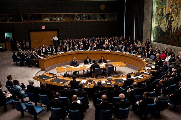 ["Barack Obama chairs a United Nations Security Council meeting" by White House (Pete Souza) / Maison Blanche (Pete Souza) - The Official White House Photostream. Licensed under Public Domain via Wikimedia Commons]