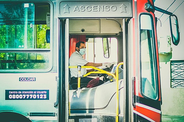 Public transportation during the coronavirs (COVID-19) outbreak in Argentina (27/3/2020). Photo: TitiNicola (Wikimedia Commons / CC BY-SA 4.0)