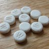 Pastillas de efedrina. Foto: Turkeyphant (Wikimedia Commons / CC BY-SA 3.0)