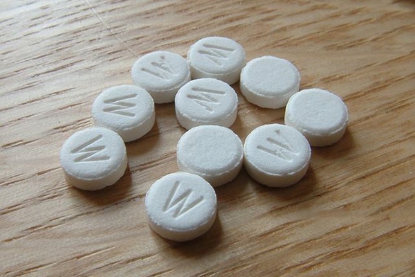 Pastillas de efedrina. Foto: Turkeyphant (Wikimedia Commons / CC BY-SA 3.0)