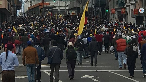 Protestas en Ecuador tras el decreto 883 del gobierno (11/10/2019). Foto: Voz de América Voz de América (Wikimedia Commons / Dominio público)