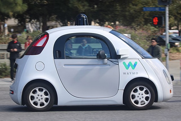 Waymo, el coche autónomo desarrollado por Google, en Mountain View (EEUU). Foto: Grendelkhan (Wikimedia Commons / CC BY-SA 4.0)