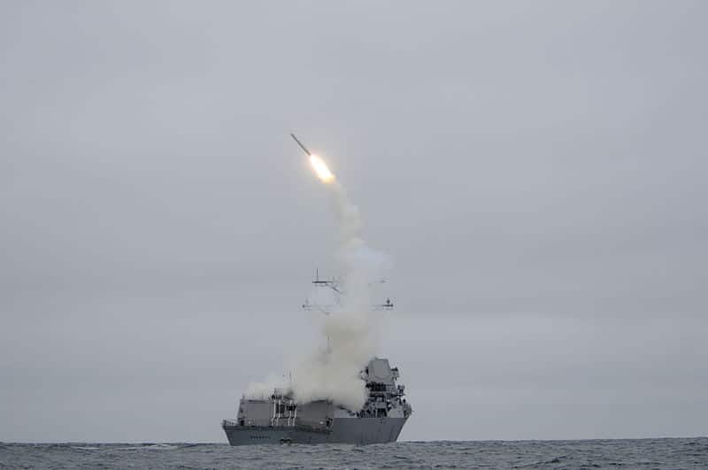 Lanzamiento de un misil Tomahawk, como los utilizados anoche por EEUU, en una foto de archivo. Foto: US Navy / Wikimedia Commons (CC BY-SA 3.0)