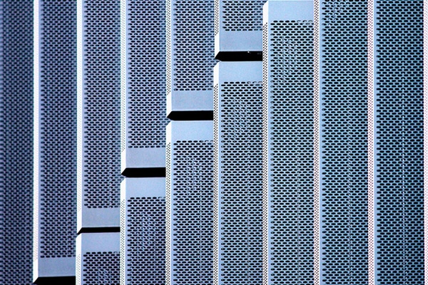 A vertical moment. Photo: tanakawho / Flickr (CC BY-NC 2.0). Elcano Blog