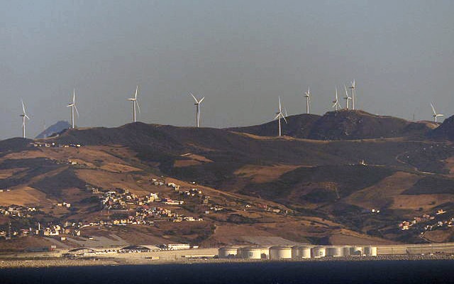 Aerogeneradores en Marruecos. Foto: Benjamín Núñez González / Wikimedia Commons (CC BY-SA 4.0). Blog Elcano
