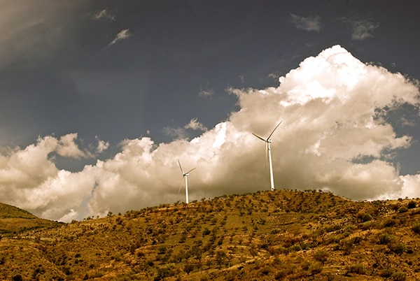 Tres razones para ser ambiciosos en la Ley de Cambio Climático y Transición Energética. Aerogeneradores en Málaga. Foto: Karan Jain (CC BY-SA 2.0)