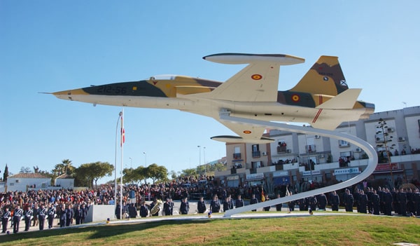 F.5 airplane monument. Morón de la Frontera. Photo: Spansh Air Force - Ministry of Defence. Elcano Blog
