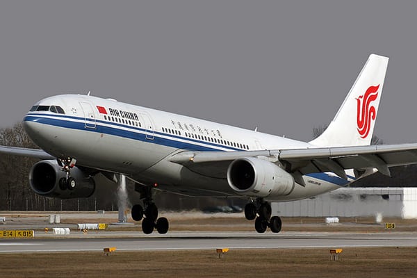 An Air China plane takes off at Munich Airport. Photo: Curimedia / Flickr