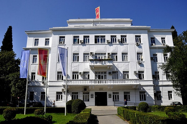 Ayuntamiento de Podgorica, capital de Montenegro. Foto: Roberto Maldeno (CC BY-NC-ND 2.0). Blog Elcano