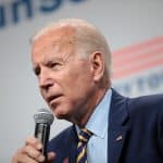 Joe Biden speaking with attendees at the Presidential Gun Sense Forum in Des Moines, Iowa (2019). Photo: Gage Skidmore (CC BY-SA 2.0). Elcano Blog