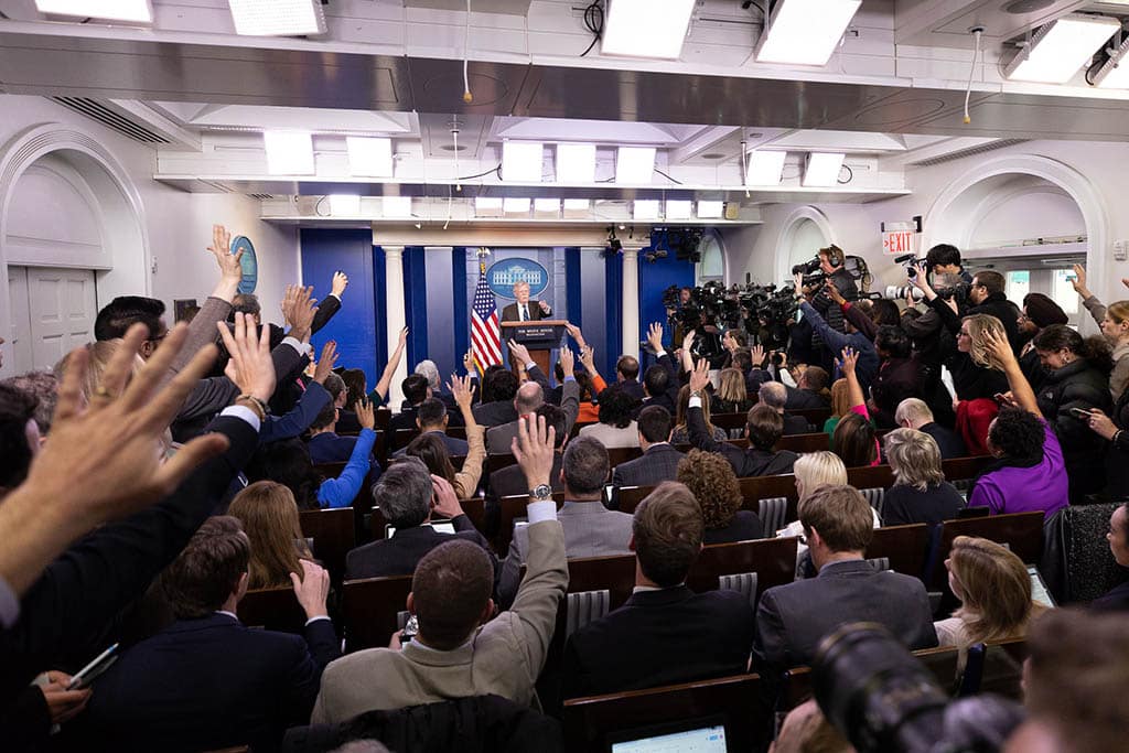 Destabilising the Middle East by absence. Press briefing by National Security Advisor Ambassador John R. Bolton in the White House (27/11/2018). Photo: The White House (Public Domain).