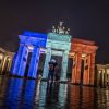 Atentado en Berlín. Puerta de Brandeburgo iluminada con los colores de la bandera francesa tras los ataques de París en noviembre de 2015. Foto: Ian Insch / Flickr (CC BY-NC 2.0).