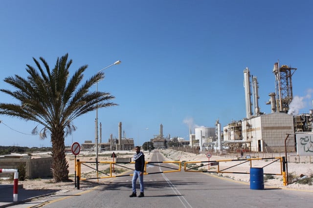 Complejo petrolífero de Brega entre Sirte y Ajdabiya, Libia (2011). Foto: Al Jazeera English / Flickr (CC BY-SA 2.0). Blog Elcano