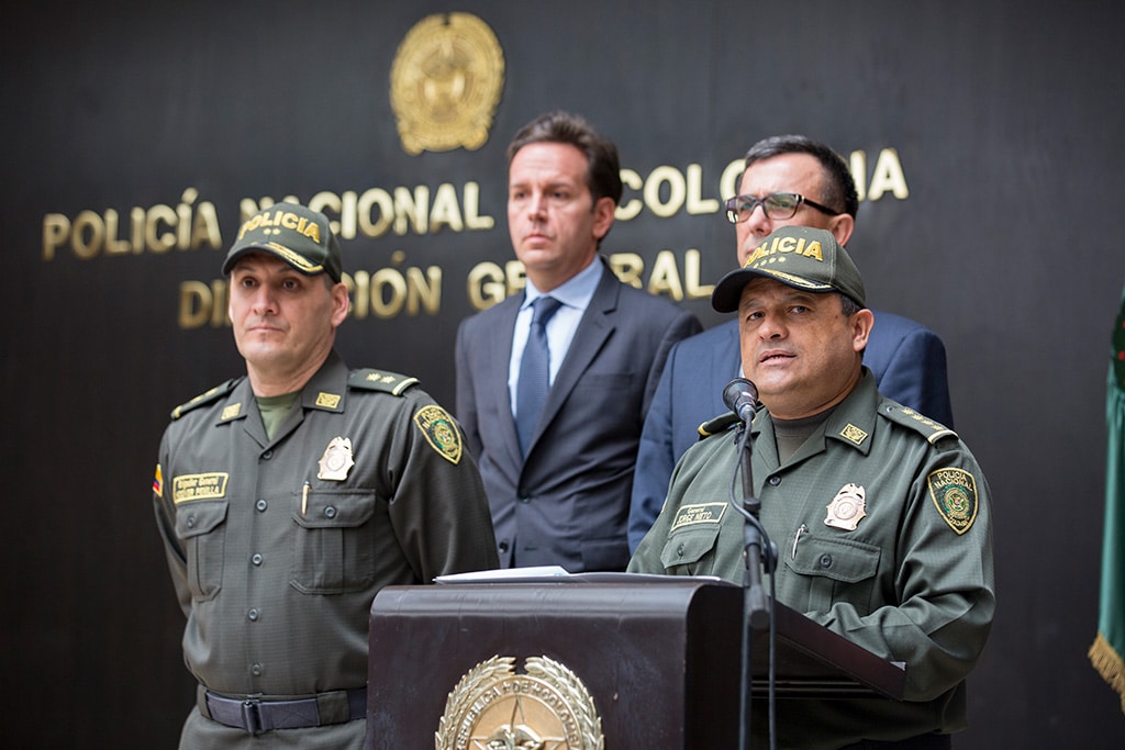 Rueda de prensa de la policía colombiana tras las detenciones de unos narcotraficantes el pasado abril. Foto: Policía Nacional de los colombianos (CC BY-SA 2.0)