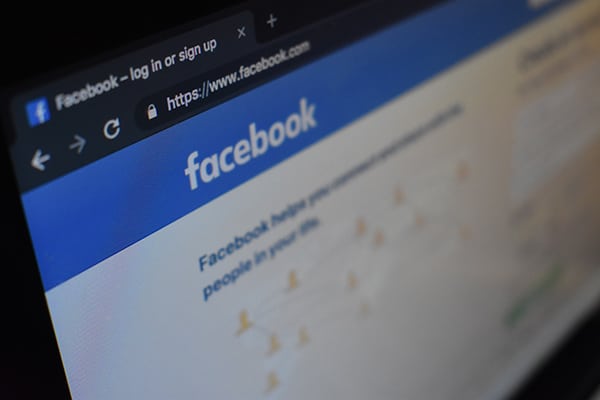Página de inicio de Facebook. Foto: Con Karampelas / Unsplash.