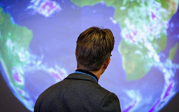 Day 2 of the COP21 at Le Bourget, Paris (1/12/2015. Photo: Arnaud Bouissou–Medde / SG COP21 / Flickr. Elcano Blog