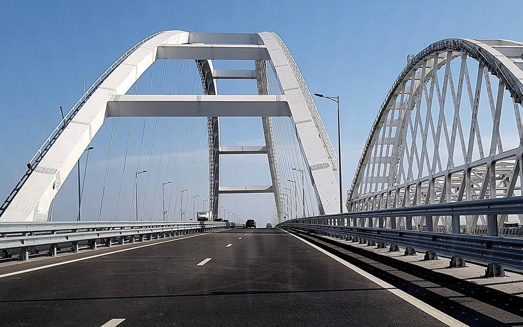 Entre el mar y espada: el bloqueo naval ruso de Ucrania. Puente de Crimea o puente sobre el estrecho de Kerch. Foto: Michael Ravodin (CC BY 2.0). Blog Elcano
