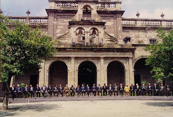 Portugal and Ibero-America: reflections on the past, present and future. Group photo of the first Ibero-American Summit, held in Guadalajara (Mexico) in 1991.