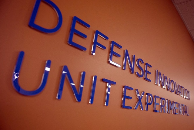 DIUx 2.0 Sede de la Defense Innovation Unit Experimental (DIUx) en Moffett Field, California (EEUU). Foto: Department of Defense / Flickr. Licencia Creative Commons Reconocimiento. Blog Elcano
