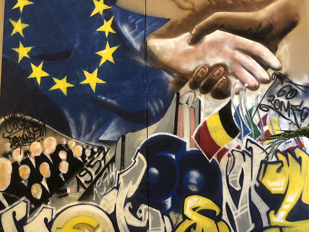 Obra del artista senegalés Docta en la Delegación de la UE en Dakar (Senegal). Foto: Aitor Pérez. Blog Elcano