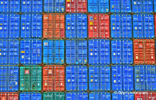 Contenedores en el puerto de Hamburgo. Foto: Glyn Lowe Photowork (www.GlynLowe.com) / Flickr. Licencia Creative Commons Reconocimiento 2.0 Genérica. Blog Elcano