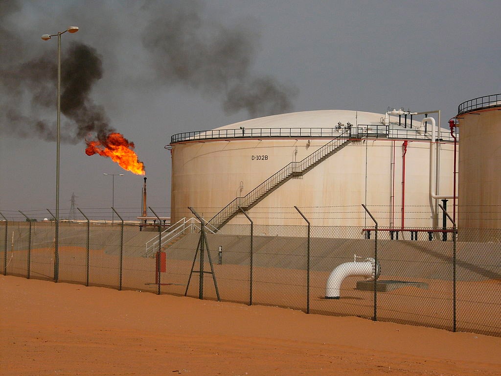 La marcha de la ¿victoria? de Haftar en Libia. Yacimiento petrolífero de El Sharara, Libia. Foto: Javier Blas (Wikimedia Commons / CC BY-SA 3.0). Blog Elcano
